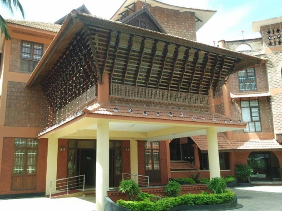 Nirmallyam Residency Hotel Edappal エクステリア 写真